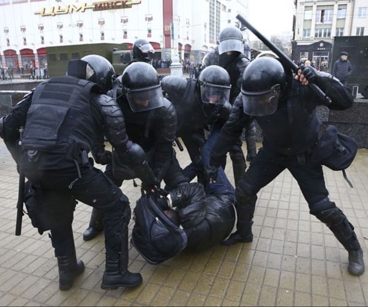 Задержание в Минске 25 марта 2017 года. REUTERS/Vasily Fedosenko