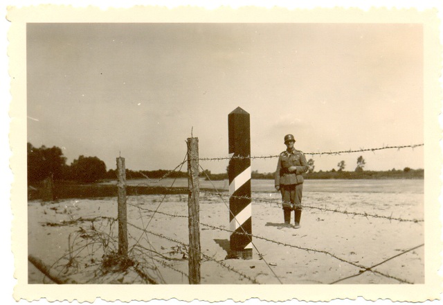 Нямецкі жаўнер на мяжы з БССР на Бугу, 1941 г.