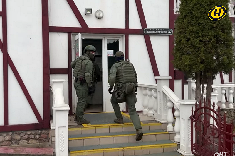 Security forces raid journalists in Hlybokaje